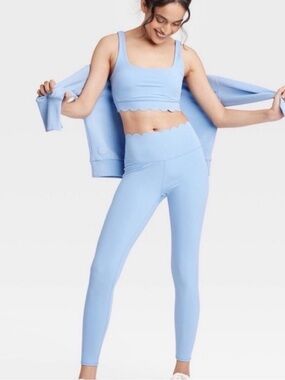 Joylab Scallop Blue Workout set